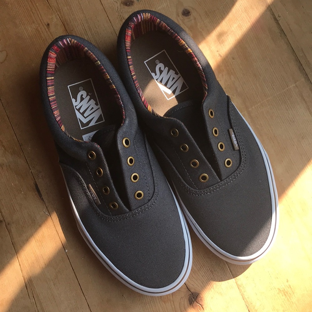 VANS- NEW- Size 6-M- or 7.5-F